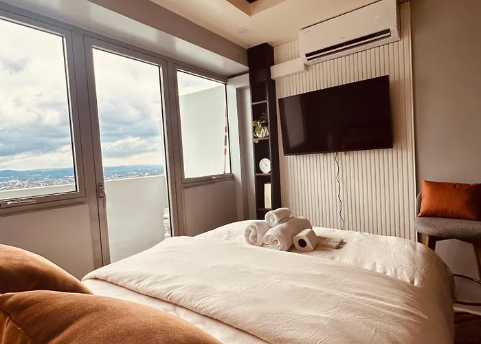 Serene Luxury Quezon By Jorel 4*
